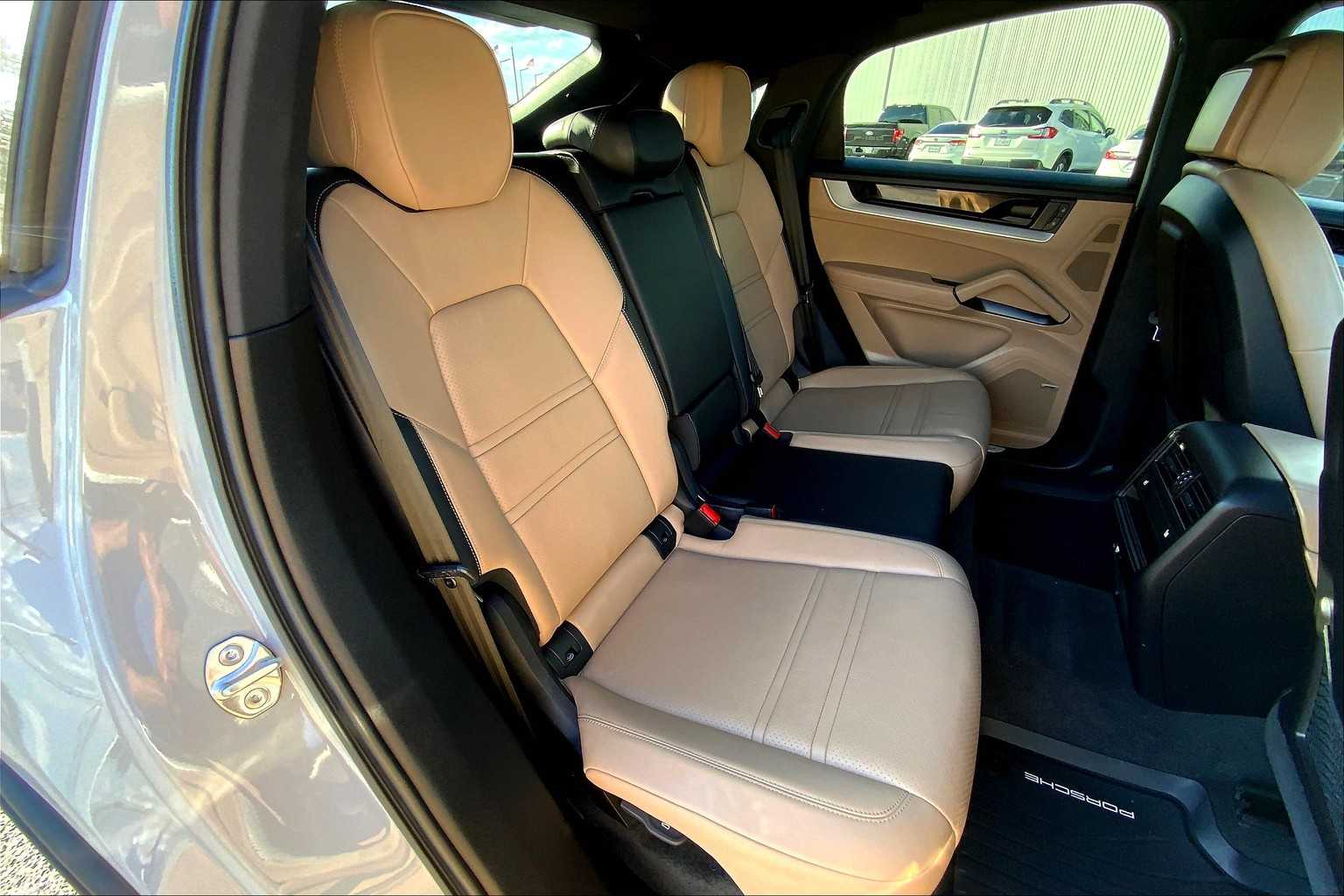 2024 Porsche Cayenne Coupe photo 37