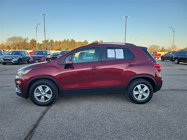 2021 Chevrolet Trax LT photo 2
