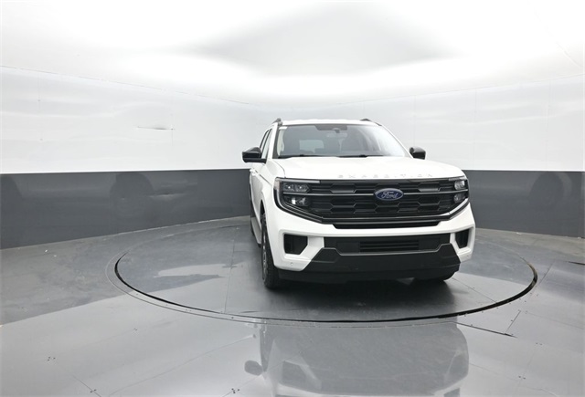 2025 Ford Expedition photo 2