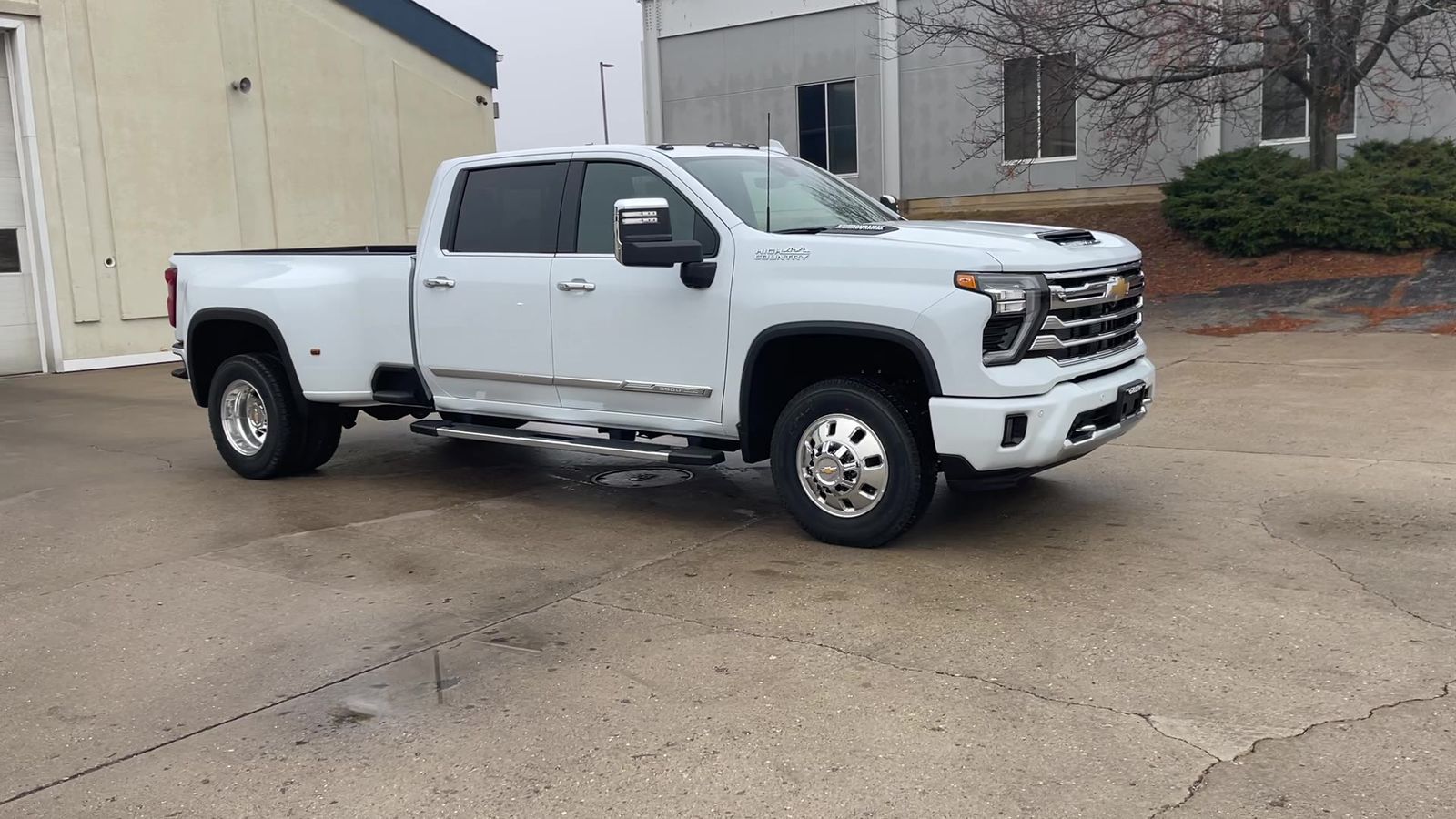 2026 Chevrolet Silverado High Country photo 2