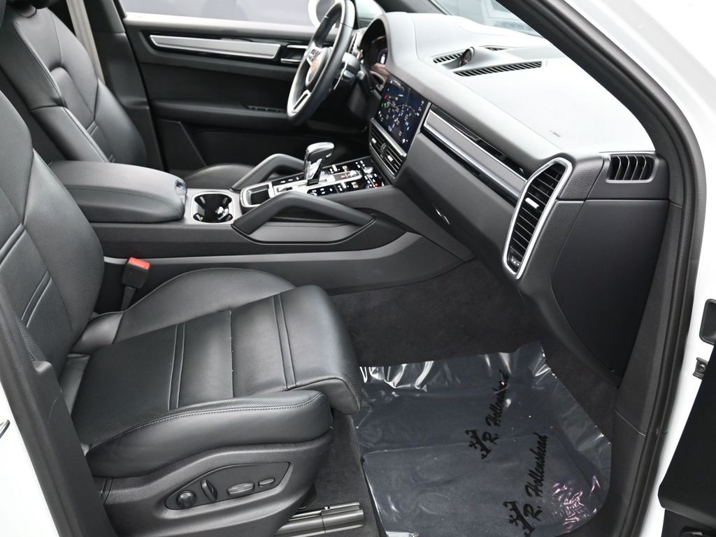2023 Porsche Cayenne S Platinum Edition photo 30