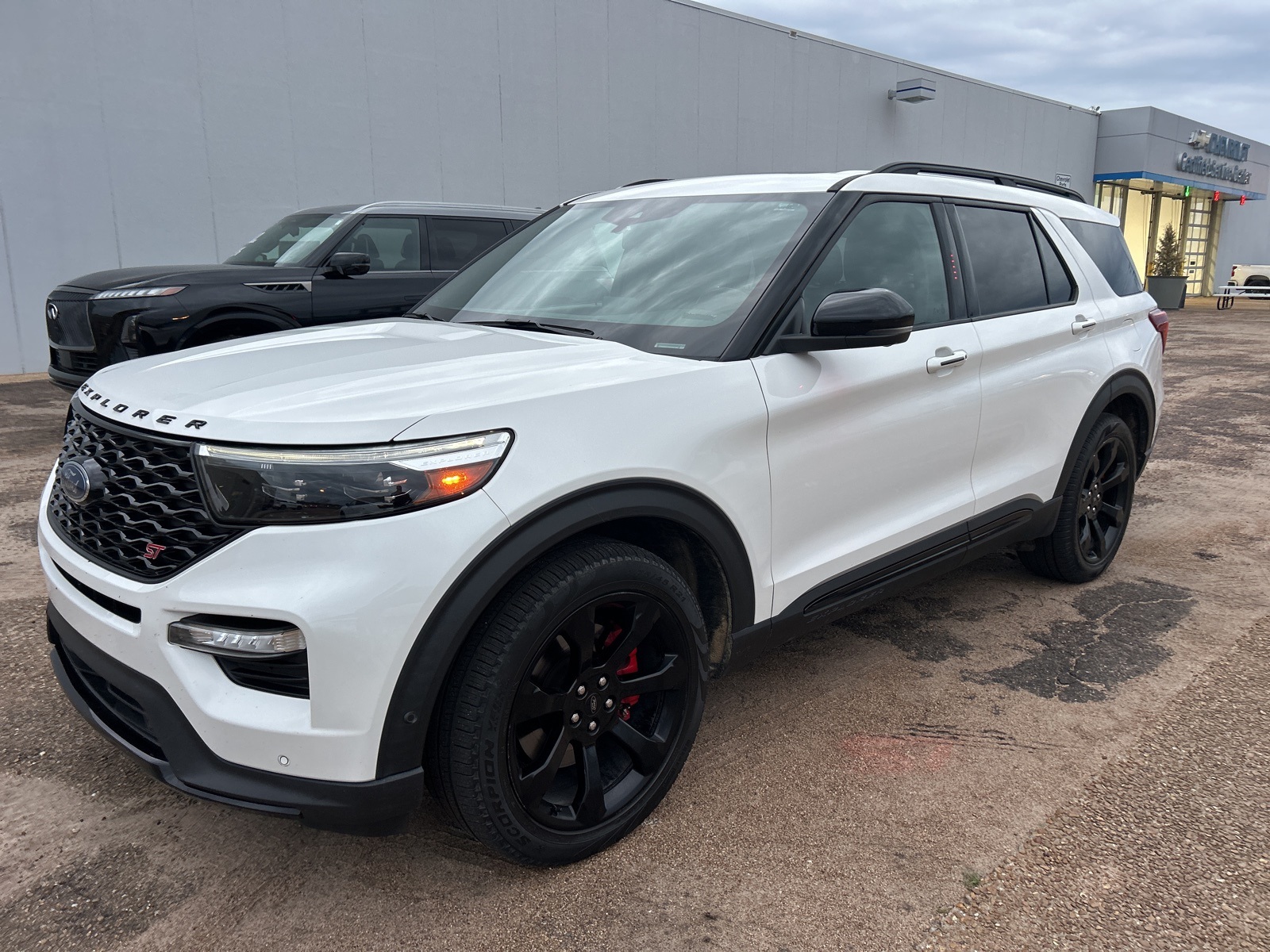 2021 Ford Explorer ST's photo