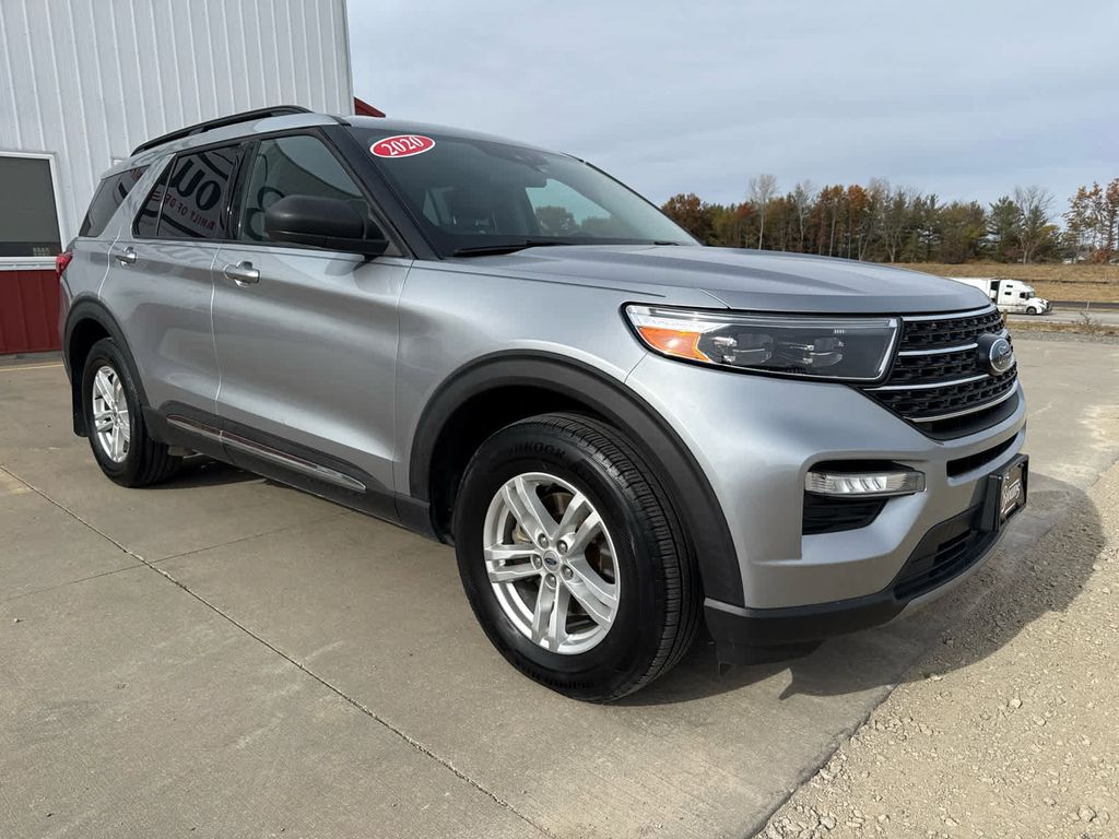 2020 Ford Explorer XLT photo 2