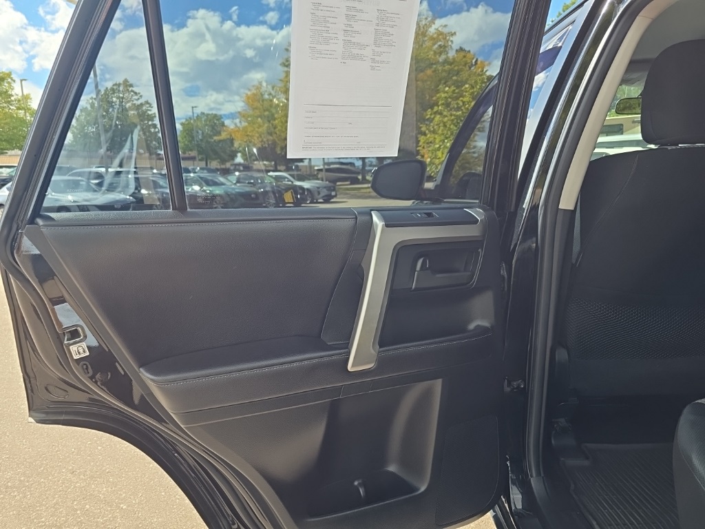 2016 Toyota 4Runner SR5 photo 12