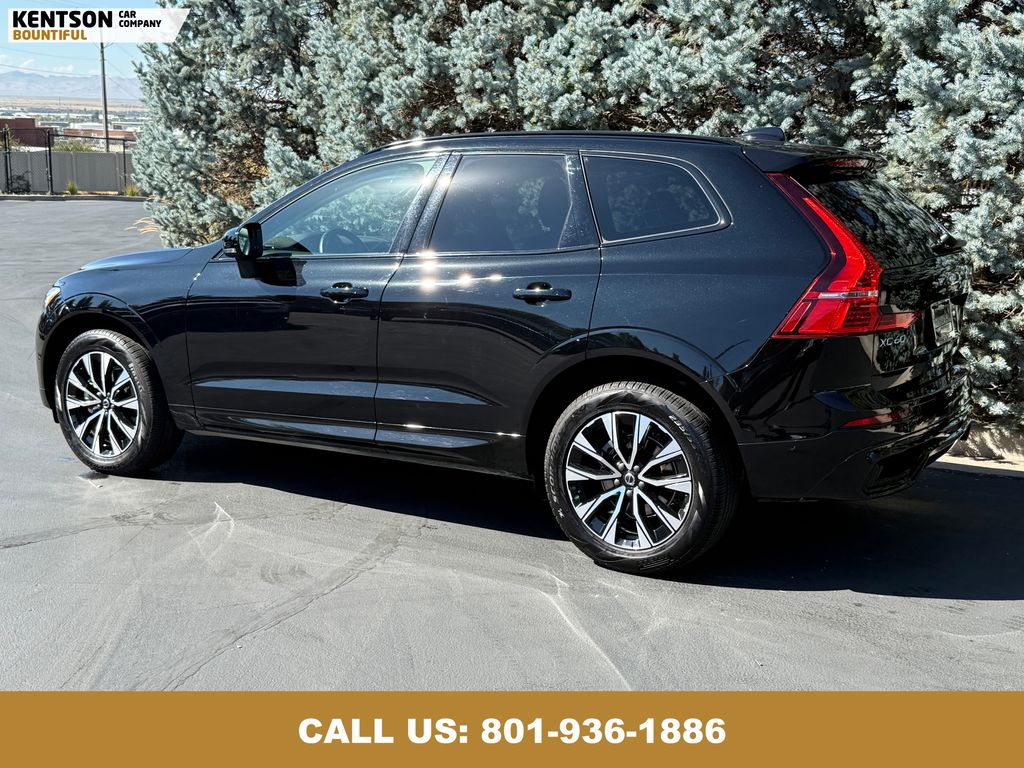 2025 Volvo XC60 B5 Plus photo 5