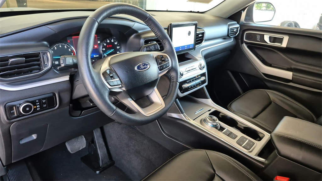 2024 Ford Explorer XLT photo 9