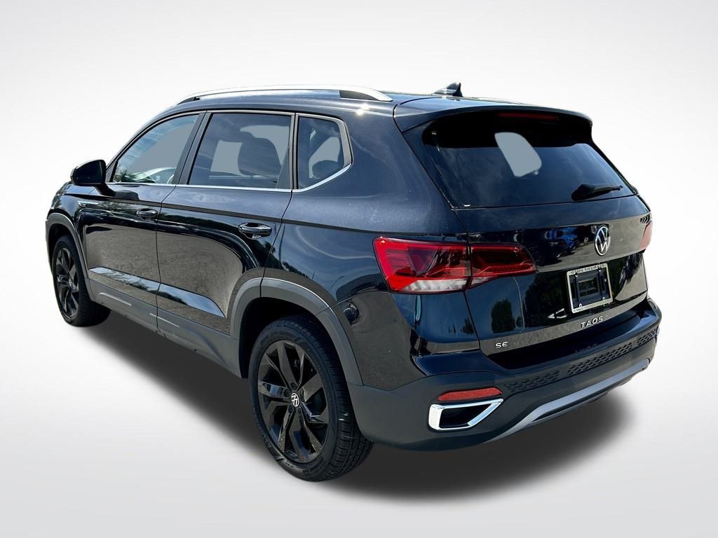 2023 Volkswagen Taos SE photo 4