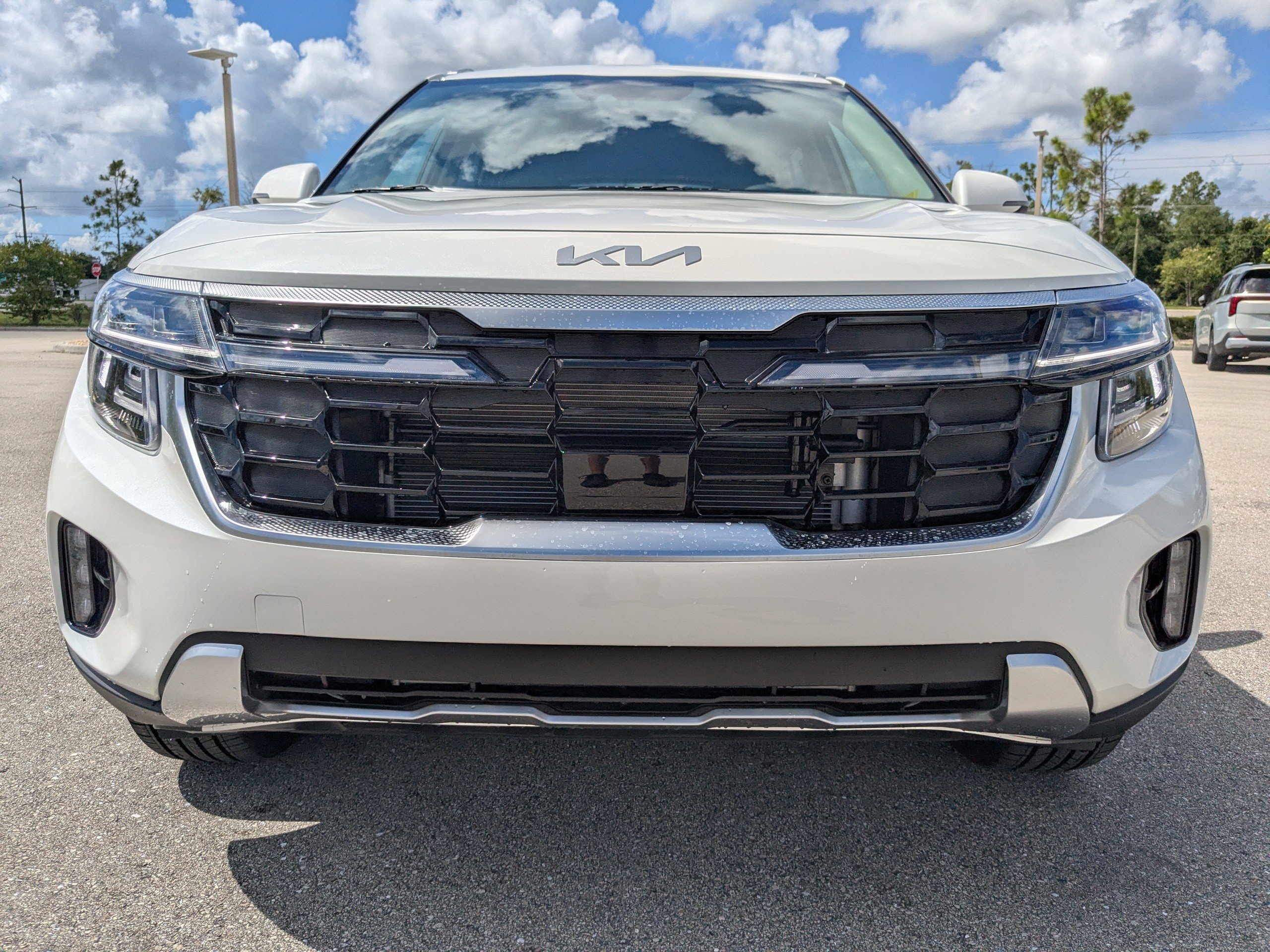 2026 Kia Seltos SX photo 3