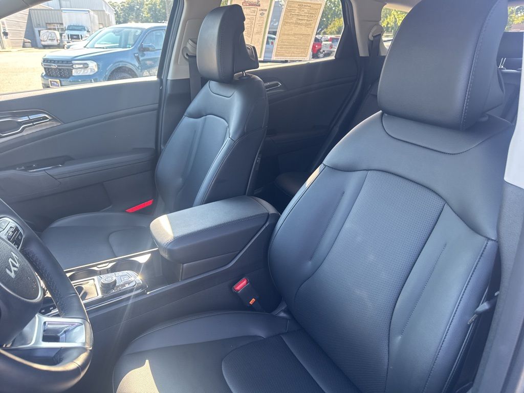 2025 Kia Sportage EX photo 13