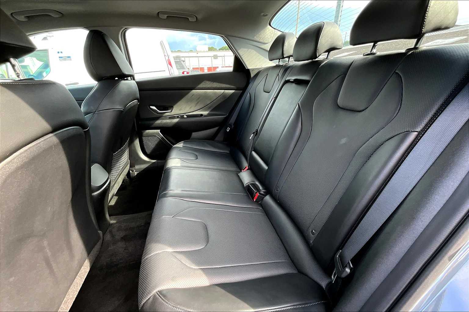 2023 Hyundai Elantra Limited photo 17
