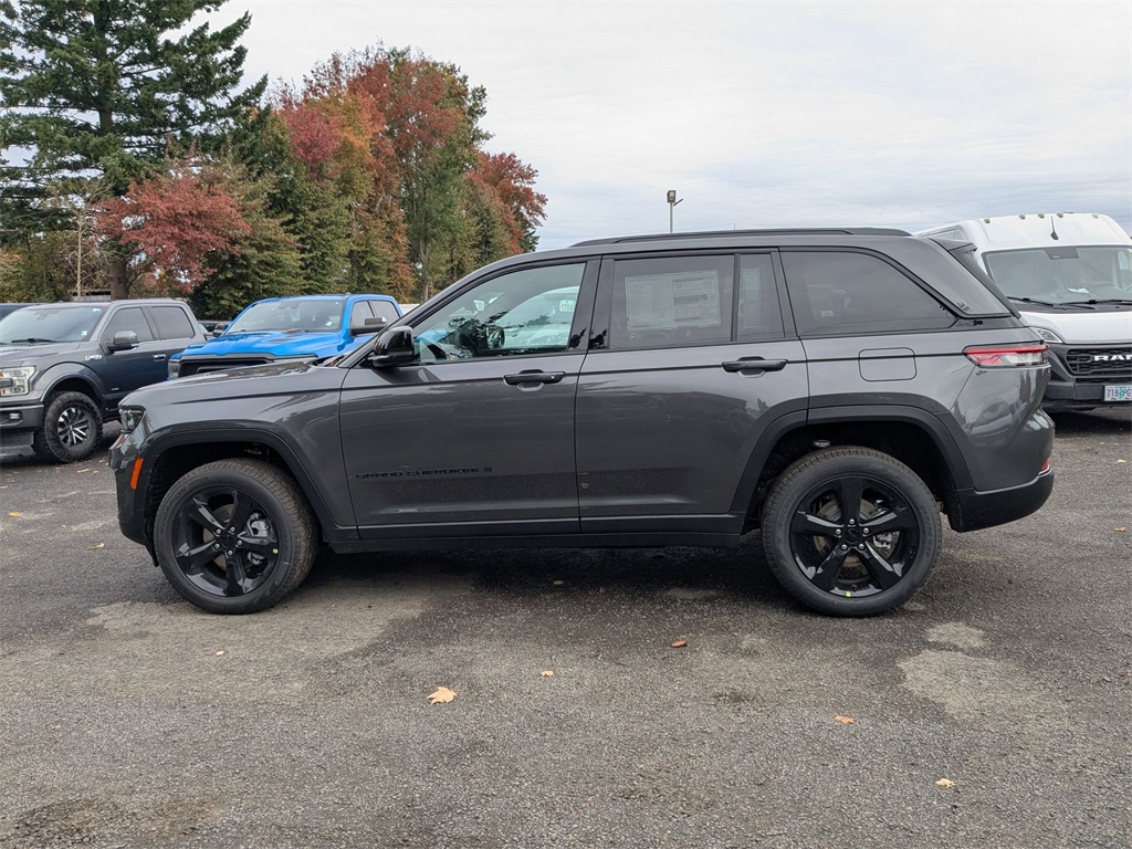 2025 Jeep Grand Cherokee Limited photo 2