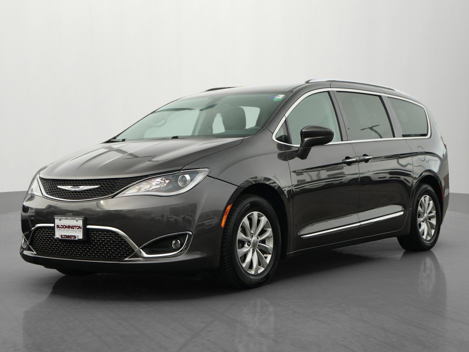 Used 2018 Chrysler Pacifica Touring L with VIN 2C4RC1BG5JR278978 for sale in Minneapolis, Minnesota