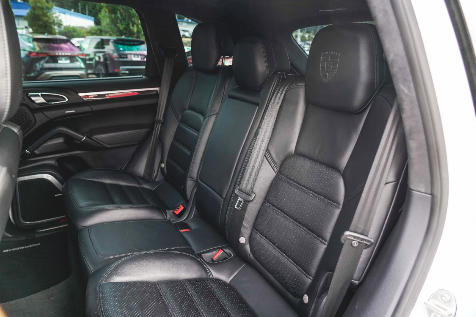 2016 Porsche Cayenne Turbo photo 19