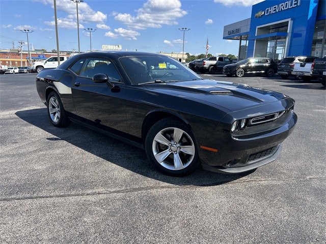 2021 Dodge Challenger SXT photo 2