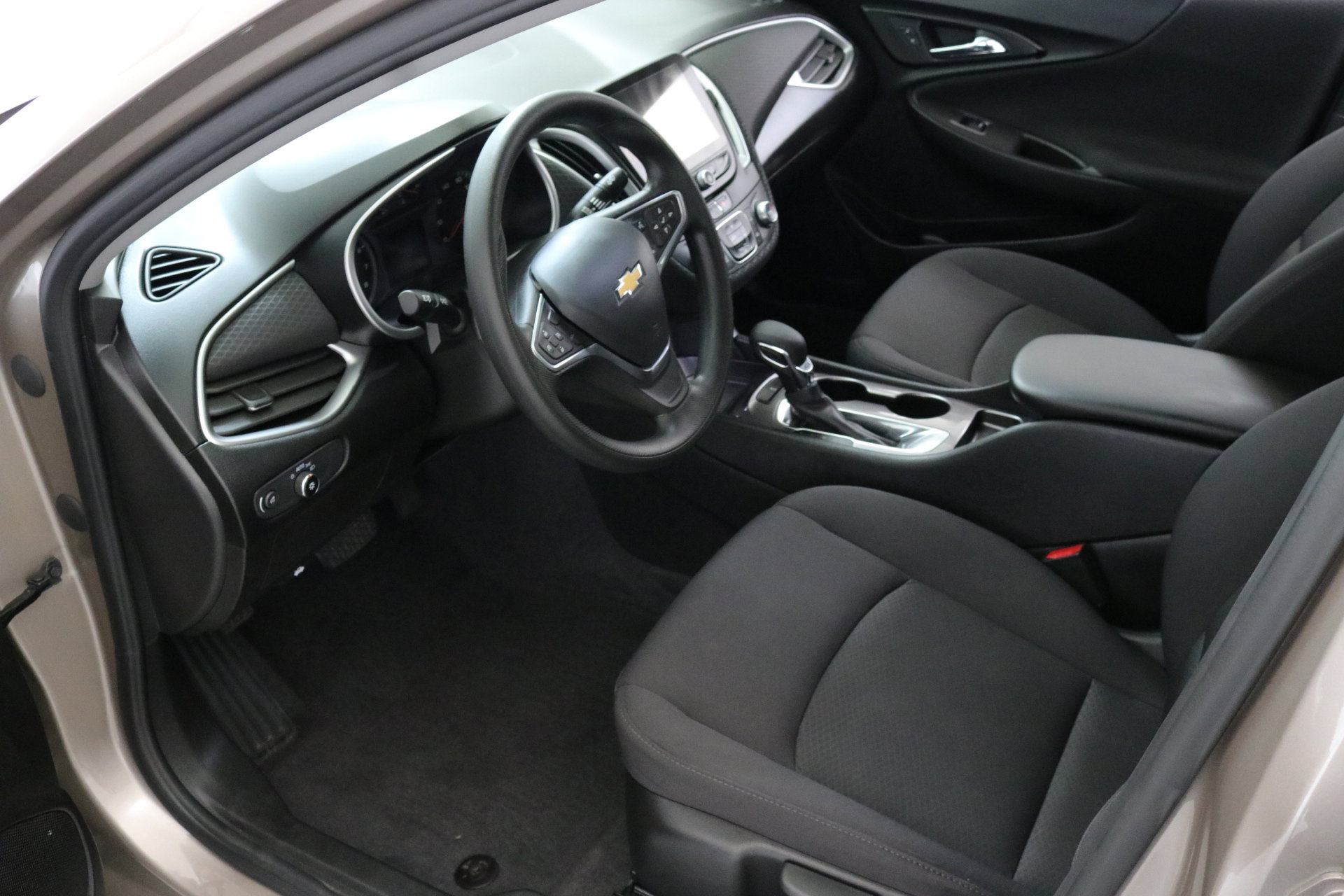 2022 Chevrolet Malibu LS photo 19