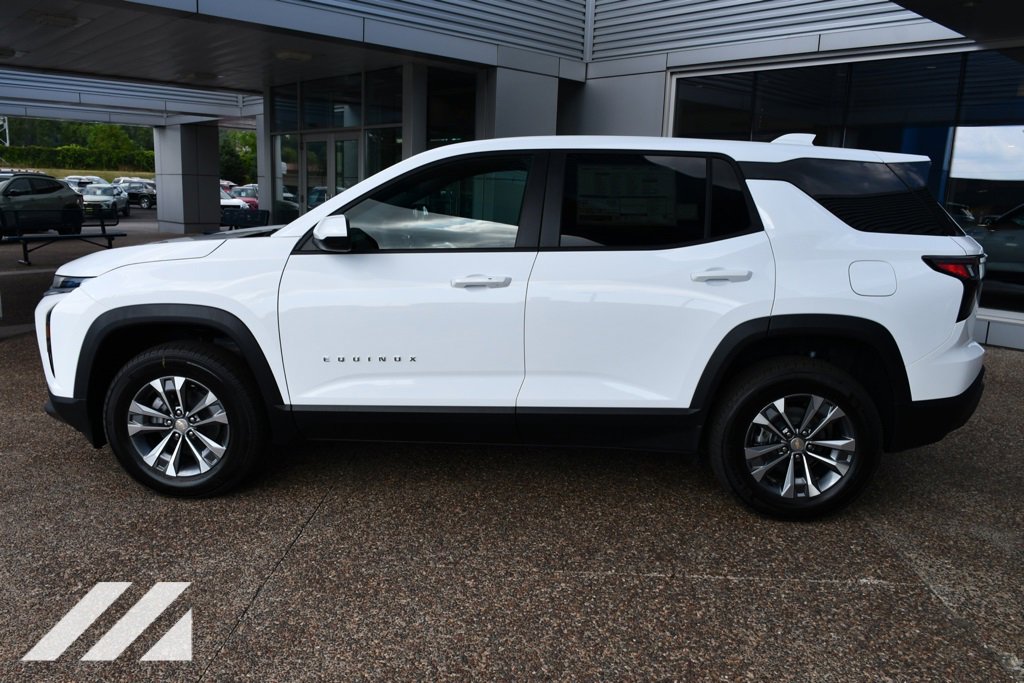 2026 Chevrolet Equinox LT photo 2