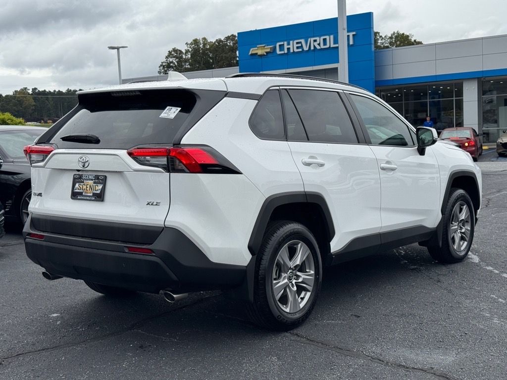 2025 Toyota RAV4 XLE photo 3