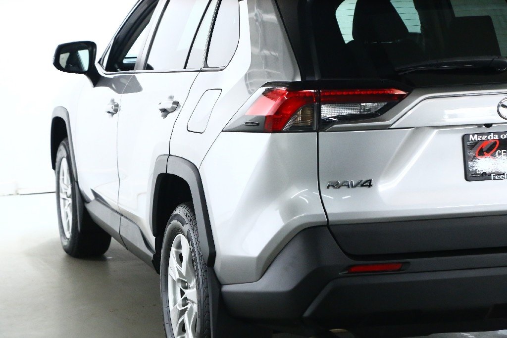2021 Toyota RAV4 XLE photo 40