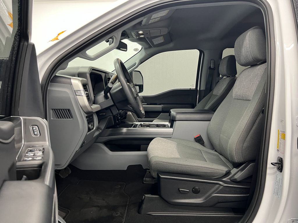 2024 Ford F-350 XLT photo 4