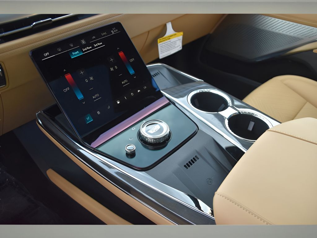 2025 Cadillac Escalade IQ Luxury photo 27