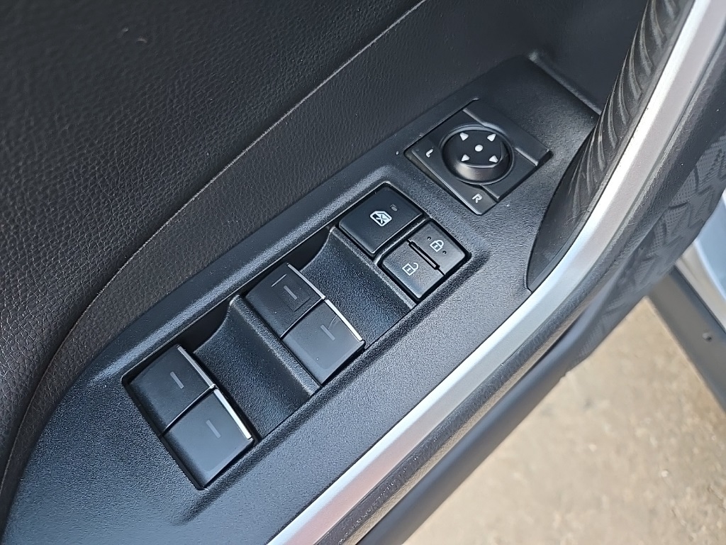 2022 Toyota RAV4 Hybrid XSE photo 32