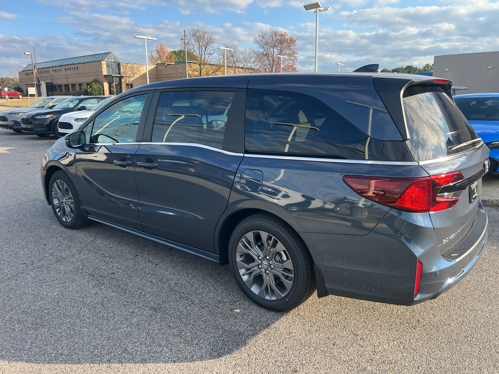 2026 Honda Odyssey Touring photo 3