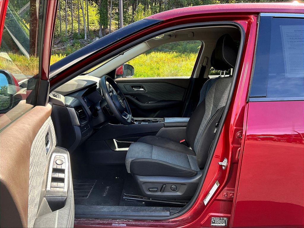 2021 Nissan Rogue SV photo 7