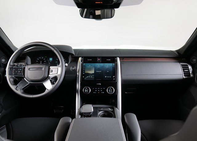 2025 Land Rover Discovery SE photo 4