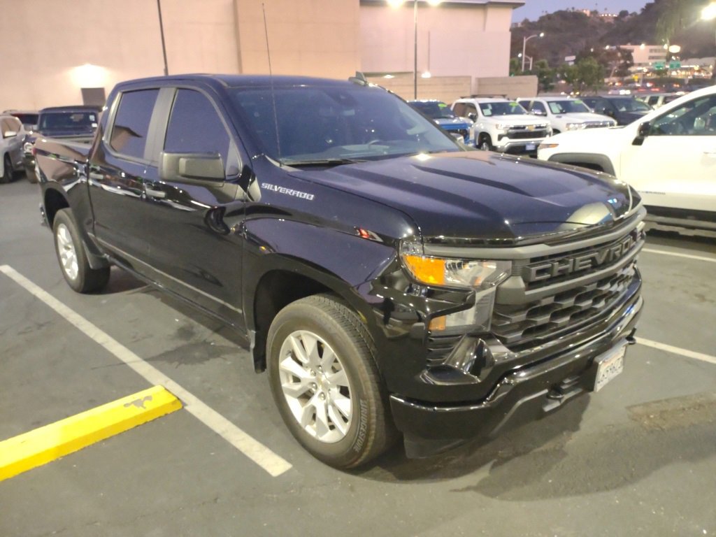 2024 Chevrolet Silverado 1500 Custom photo 2
