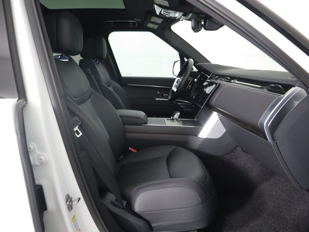 2025 Land Rover Range Rover SE photo 19