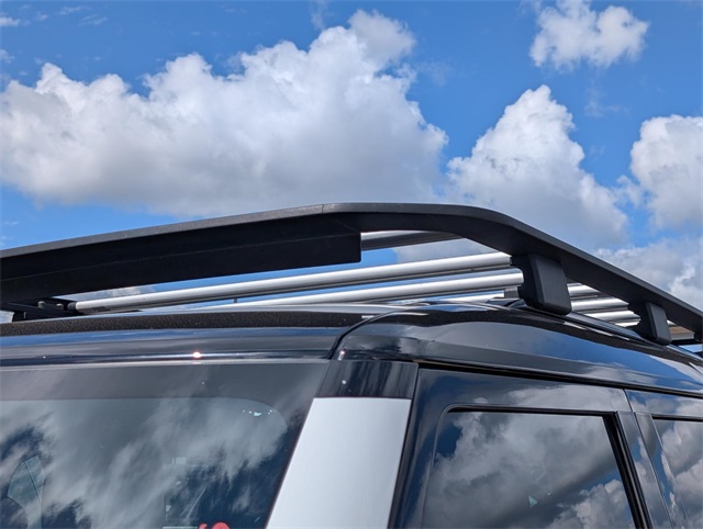 2022 Land Rover Defender 110 X-Dynamic HSE photo 3