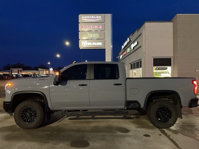 2025 Chevrolet Silverado 2500HD ZR2's photo