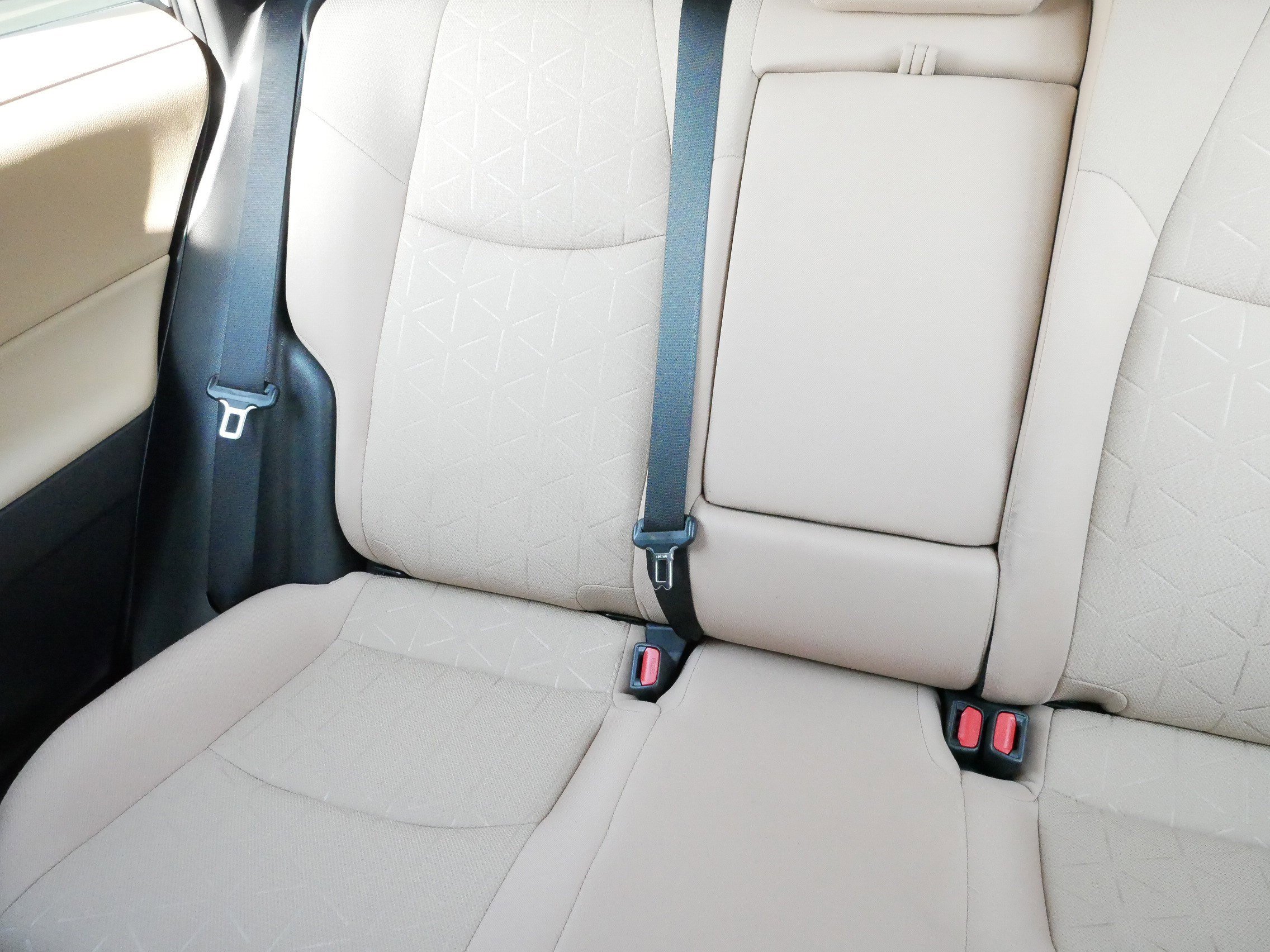 2022 Toyota RAV4 Hybrid XLE photo 11