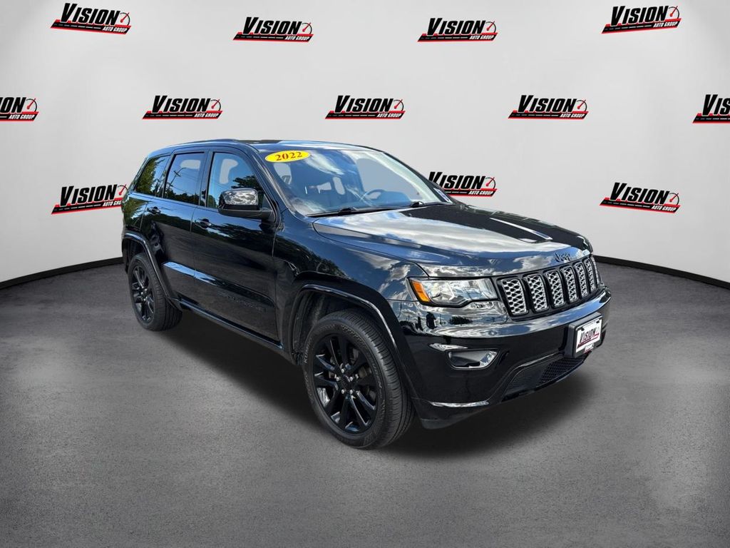 2021 Jeep Grand Cherokee Laredo X photo 3