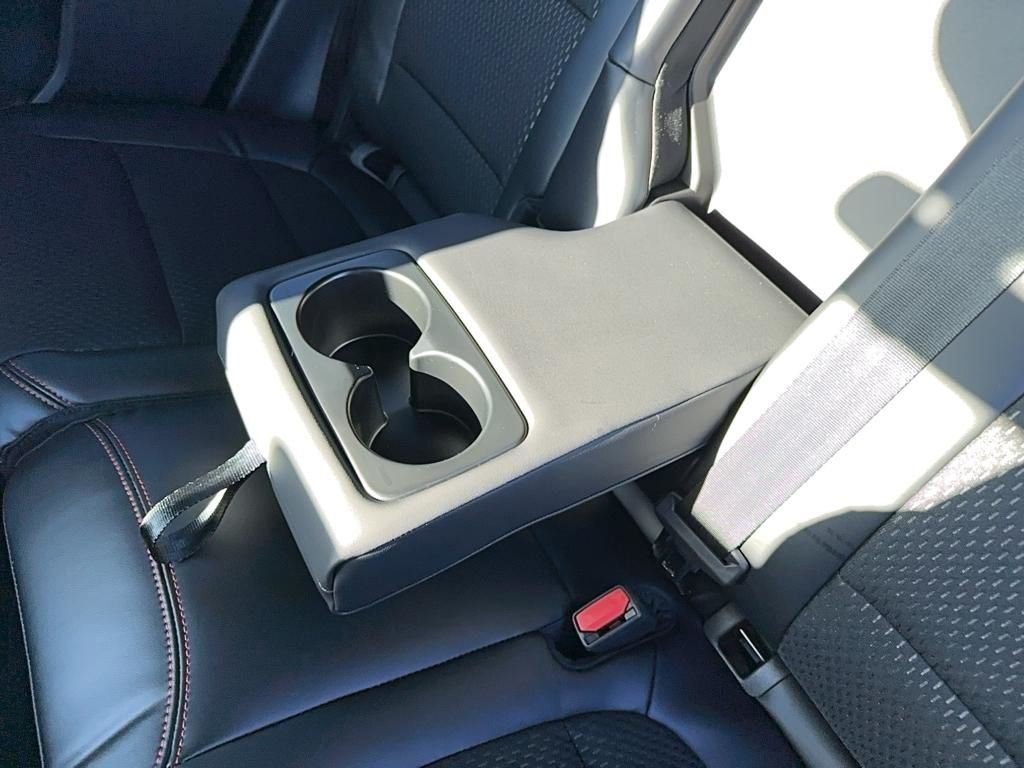 2025 Ford Escape Hybrid ST-Line photo 31