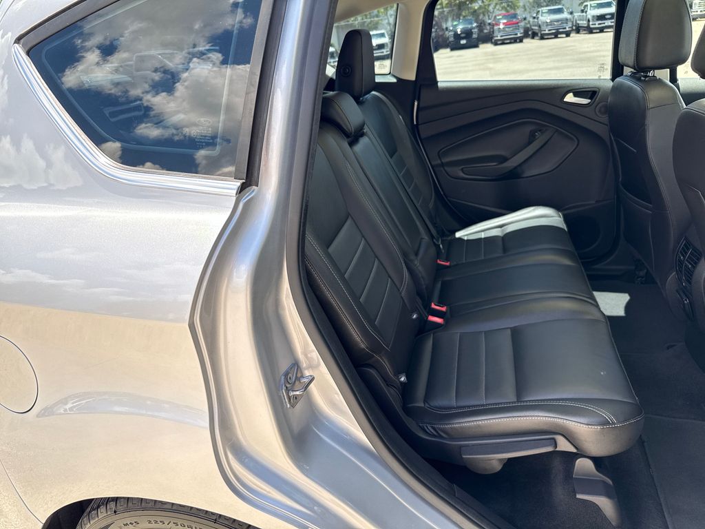 2015 Ford C-Max Hybrid SEL photo 23