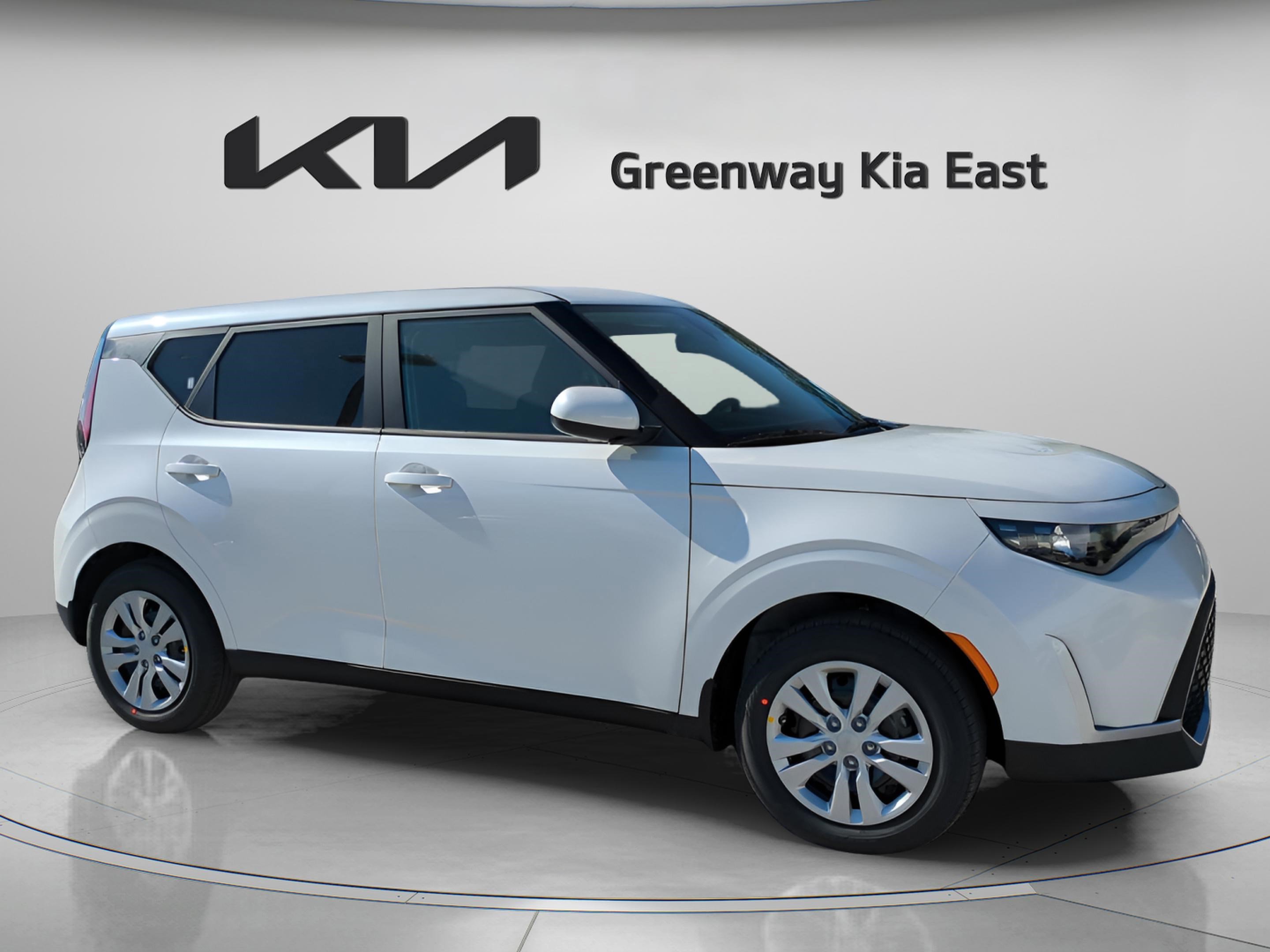 2025 Kia Soul LX's photo