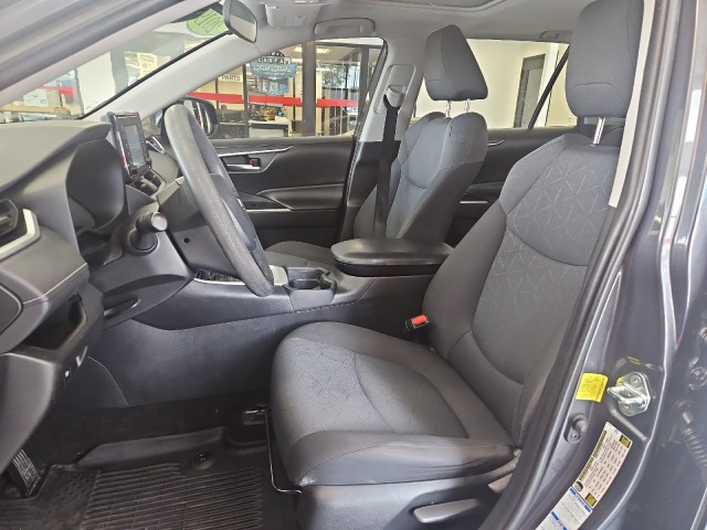 Used 2019 GRAY Toyota XLE image 8