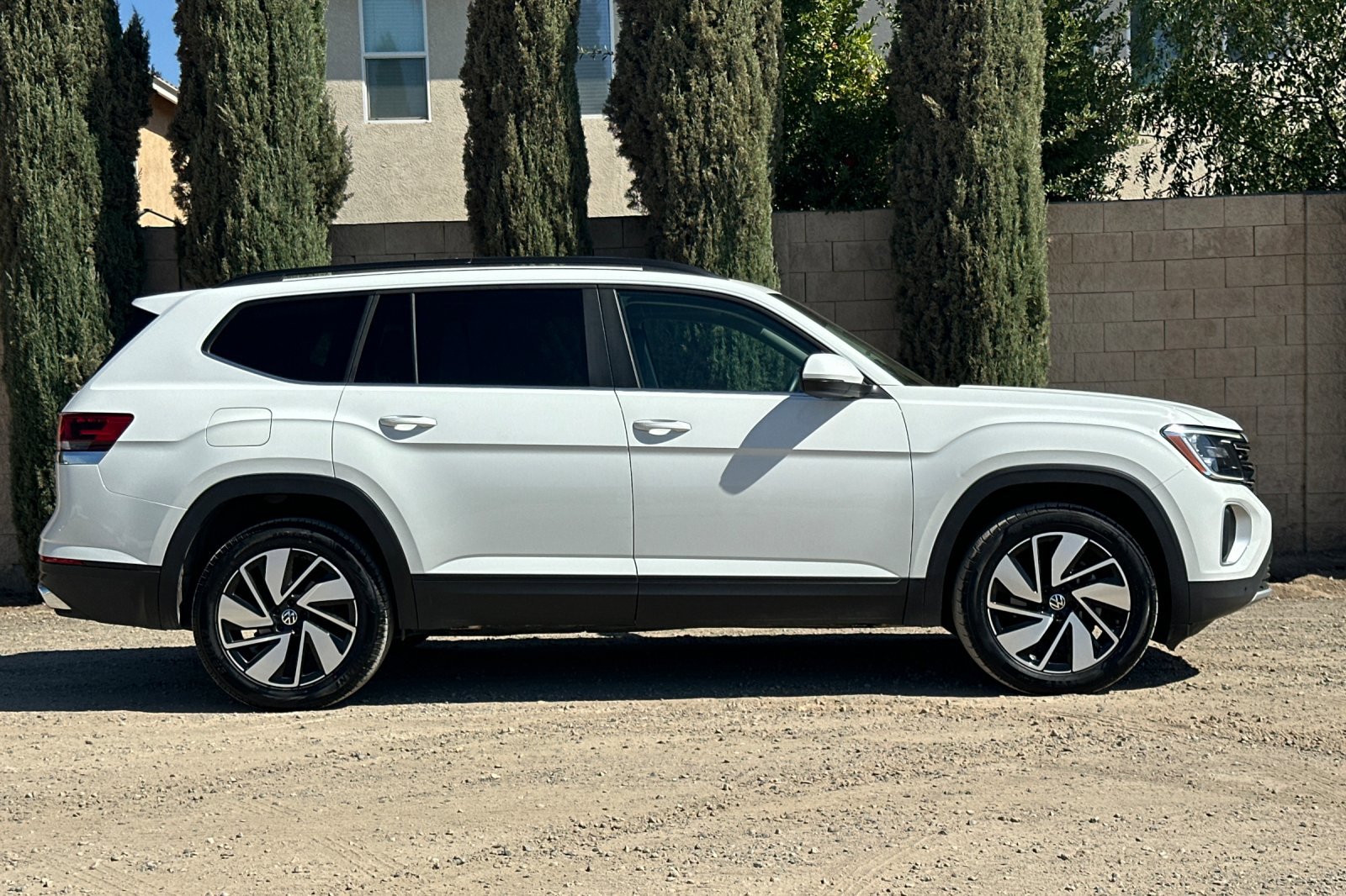 2024 Volkswagen Atlas SE Technology photo 3