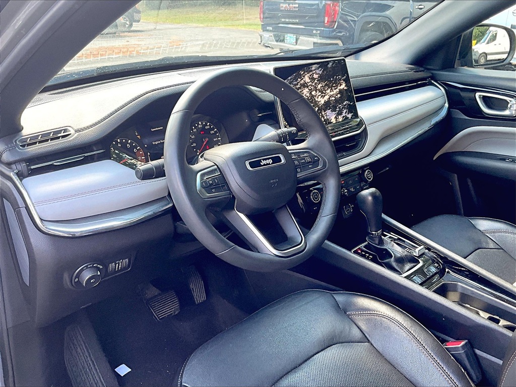 2023 Jeep Compass Limited photo 8