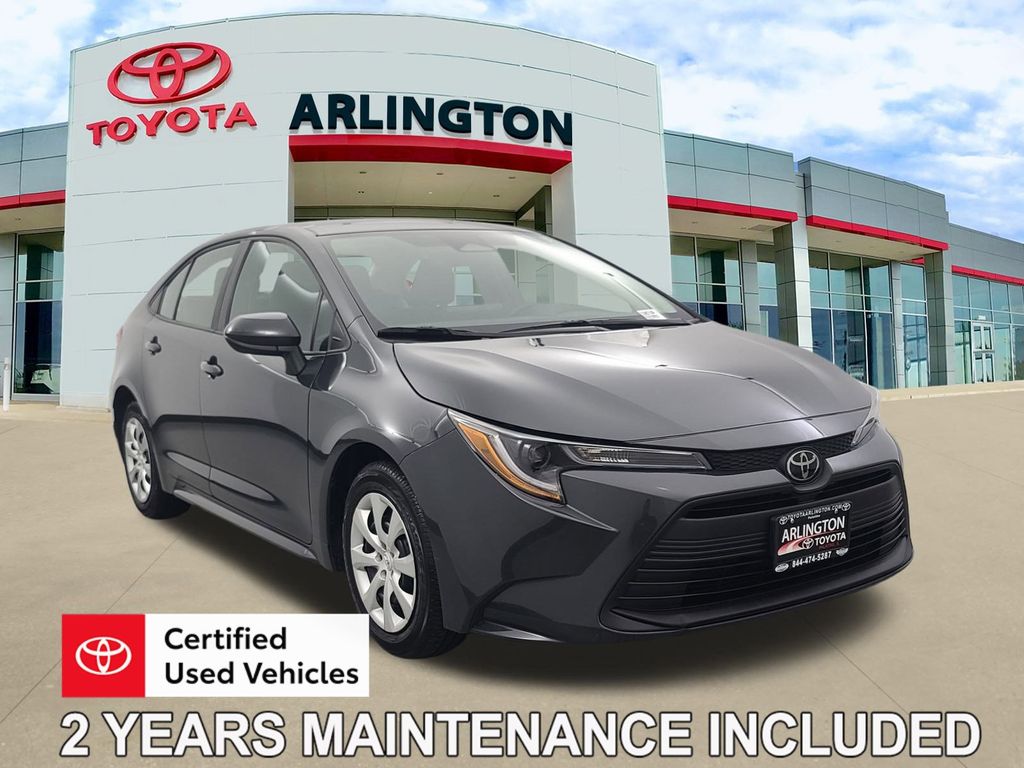 2024 Toyota Corolla LE's photo