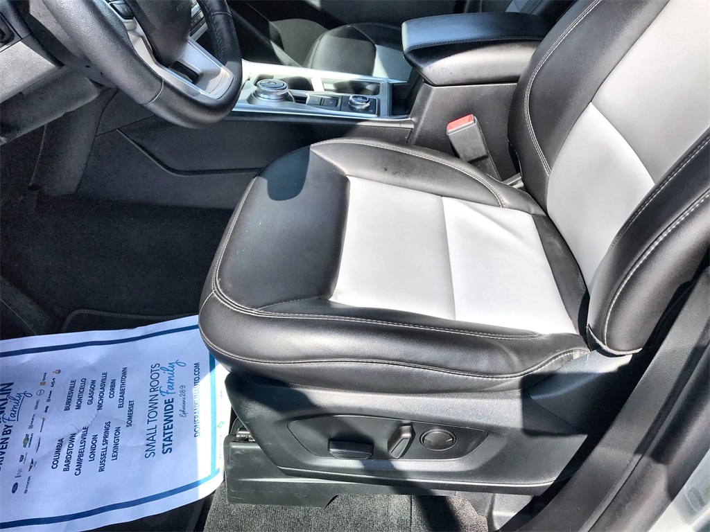 2022 Ford Explorer XLT photo 12
