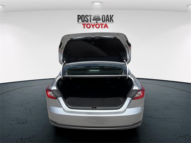 2025 Toyota Camry SE photo 15