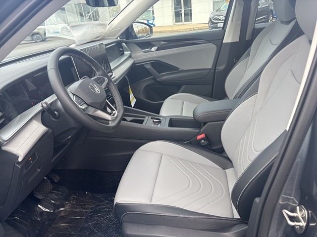 2025 Volkswagen Tiguan SE photo 4