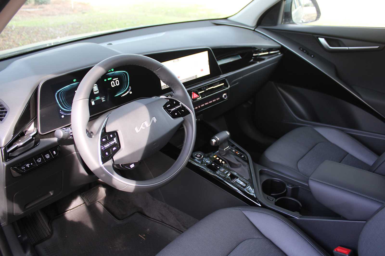 2025 Kia Niro SX photo 19