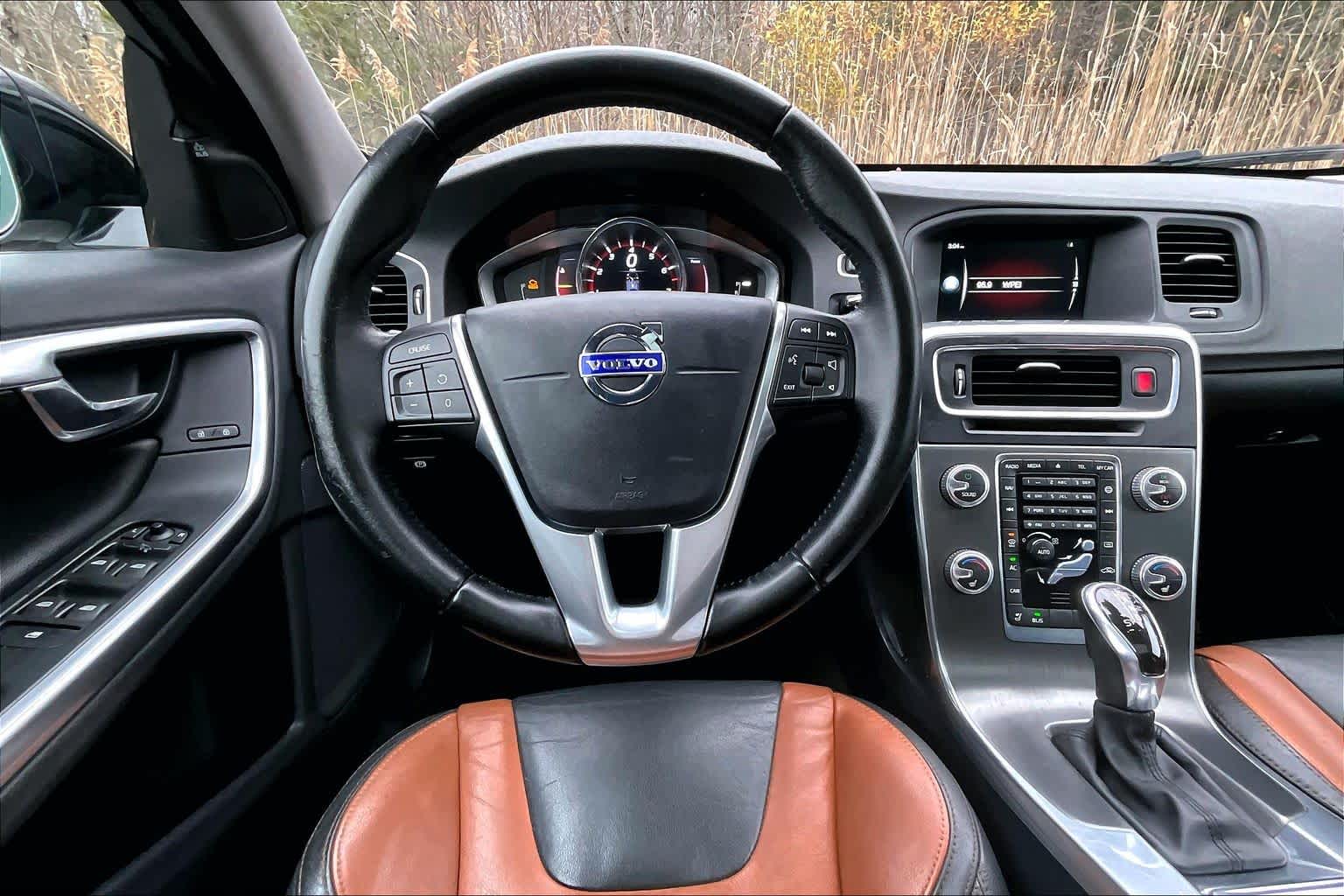 2016 Volvo V60 Cross Country T5 photo 4