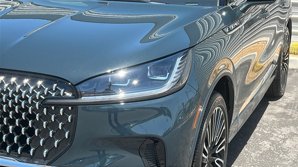 2025 Lincoln Aviator Black Label photo 4