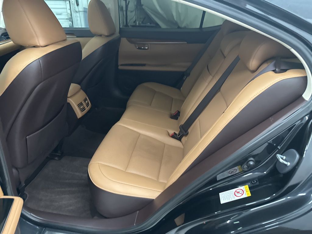2016 Lexus ES 350 photo 23