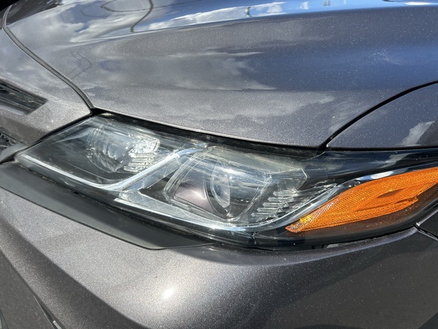 2020 Toyota Camry SE photo 7