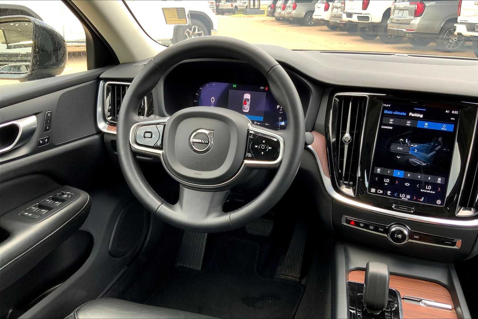 2024 Volvo S60 Plus photo 5